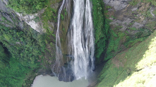 航拍大自然高山瀑布流水 视频素材