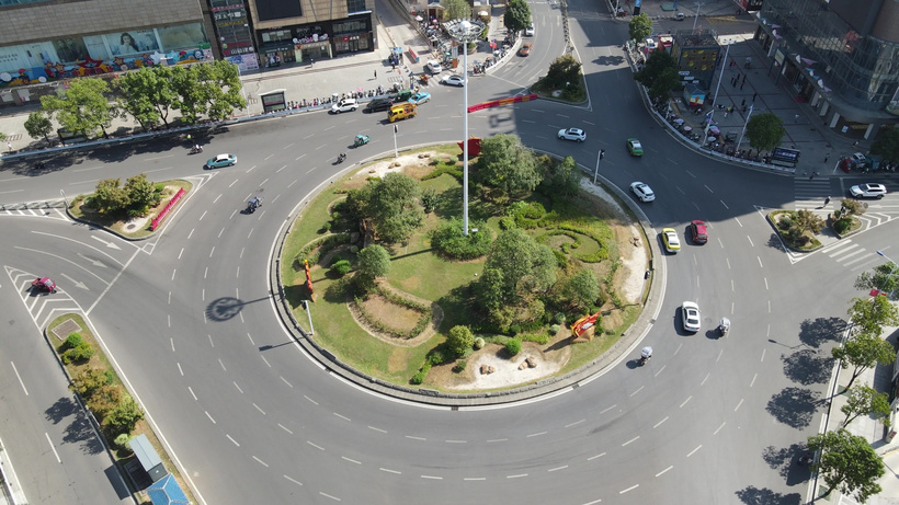 航拍城市圆形交通转盘三叉路口mp4