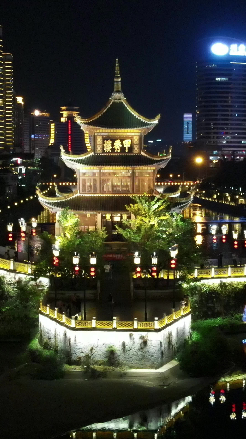 航拍贵州贵阳地标甲秀楼夜景标性