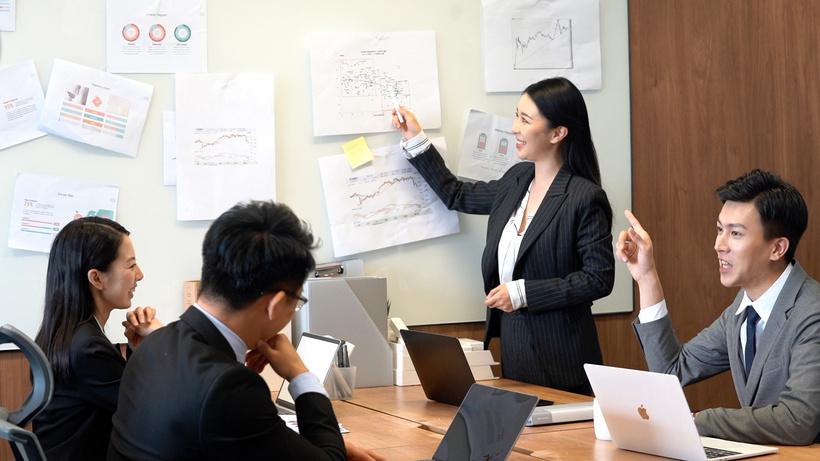 办公室女主管开会部门经理mov