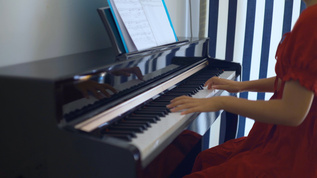 钢琴弹奏幼师音教培训班视频素材