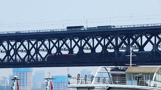 4K实拍长江大桥交通视频素材