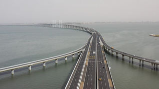 城市交通青岛跨海大桥航拍4K视频视频素材