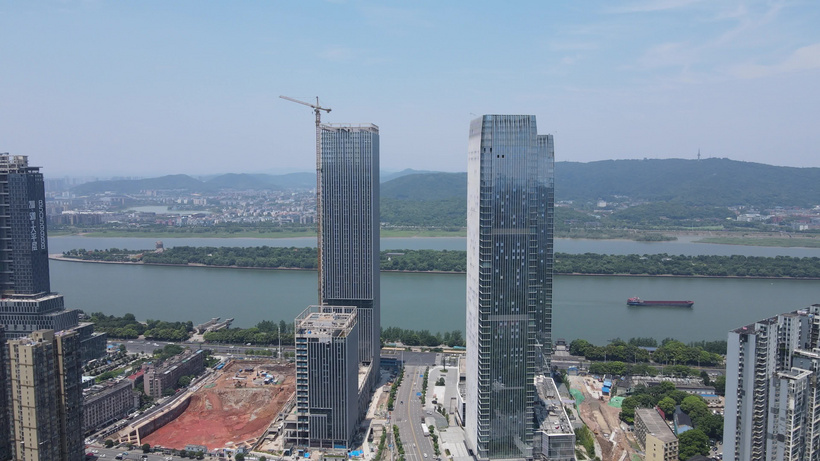 航拍湖南湘江橘子洲城市商务建筑巴溪洲mp4