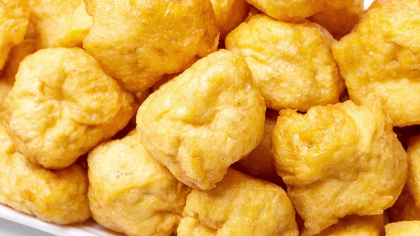 家常食品火锅食材油豆腐4k黑背景拉家常