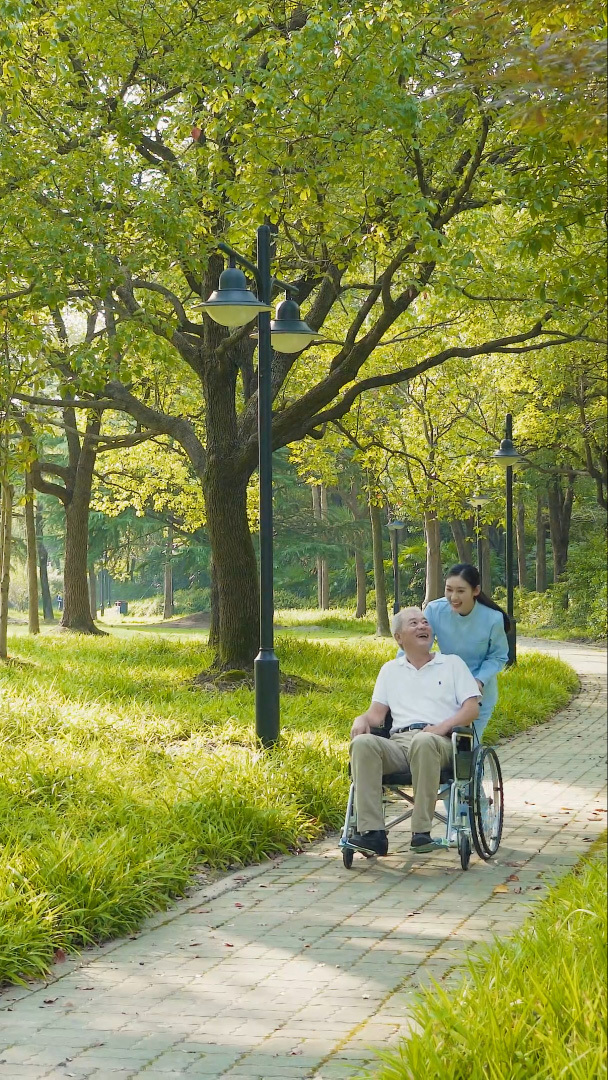 护工陪护老人老大娘mp4