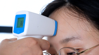 4k测体温新冠防疫额温枪发烧检查[滨港]视频模板下载