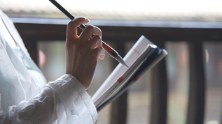 升格慢镜头拍摄汉服女孩写毛笔字视频模板下载