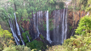 印度尼西亚爪哇岛Tumpak Sewu瀑布视频素材