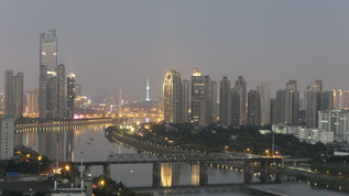 武汉城市铁路桥灯火通明夜景延时摄影视频素材