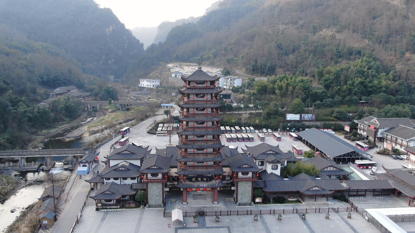 航拍湖南张家界武陵源标志门