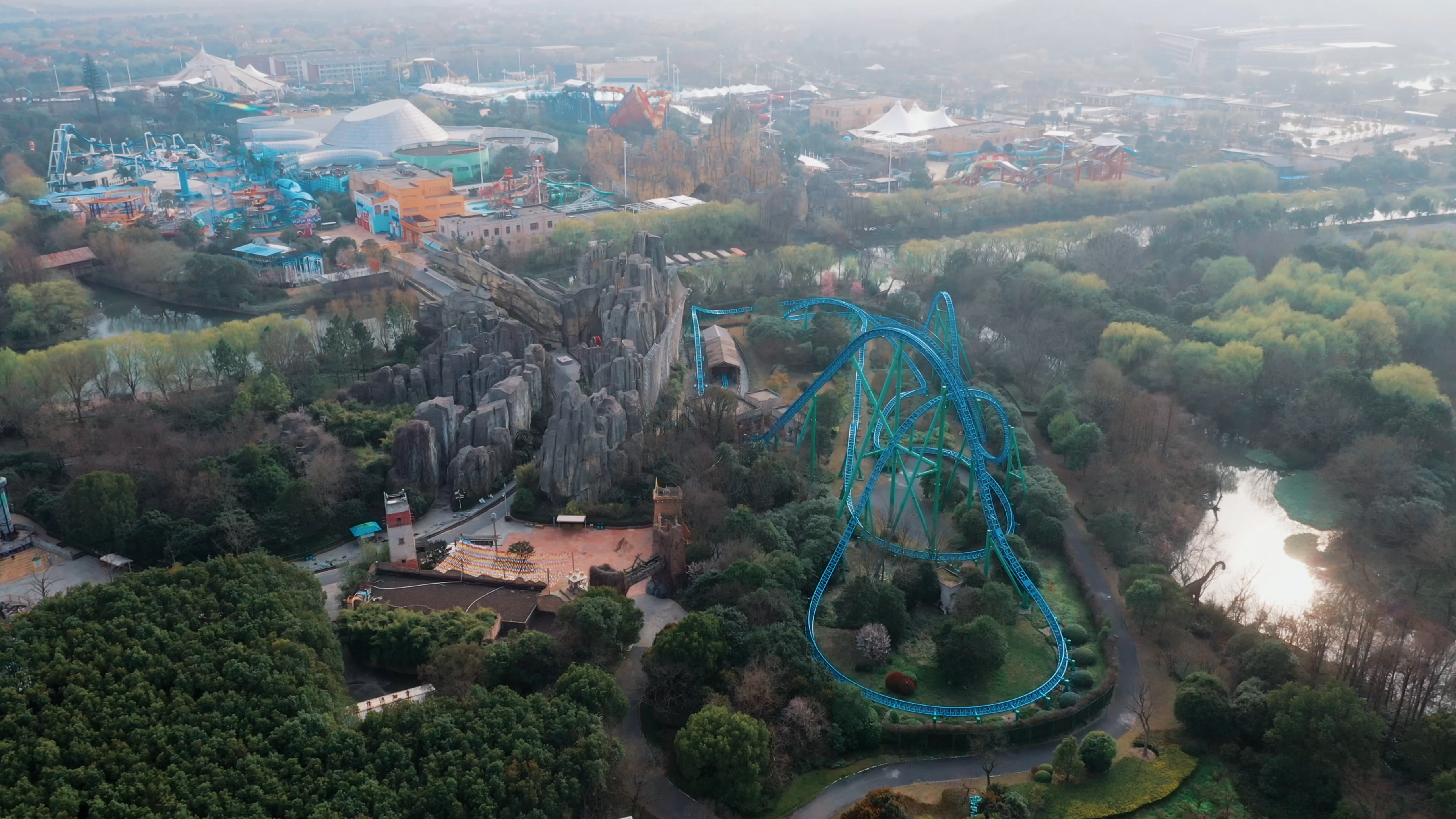 上海欢乐谷蓝月飞车过山车