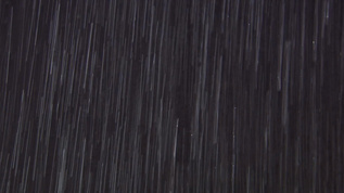 黑色背景前瓢泼的大雨[淅沥沥]视频模板下载