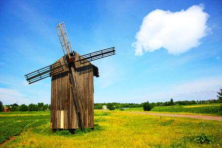 红磨坊风车图片