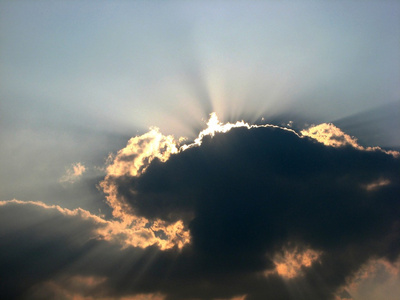 光穿透乌云图片