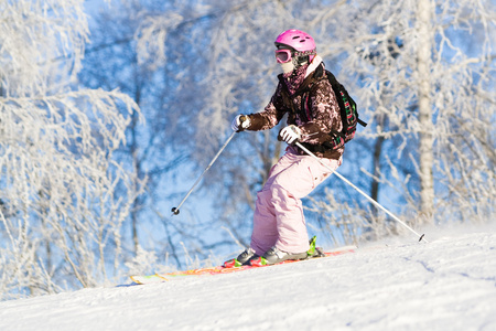 女孩滑雪快