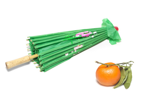 橘子和绿色的日本伞