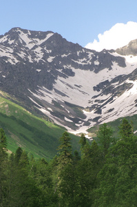 山，山岳 mountain的名词复数  山脉 群山