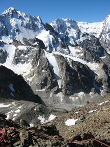 山，山岳 mountain的名词复数  山脉 群山