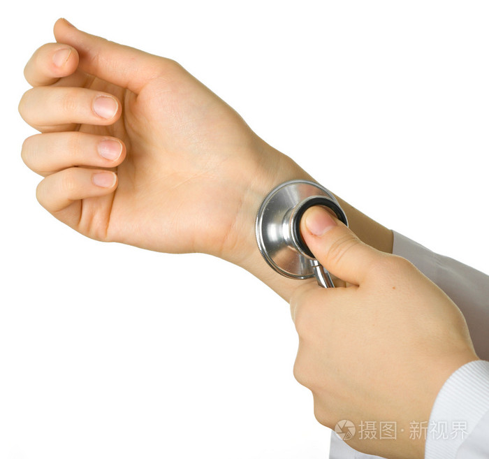 通过听诊器听心跳