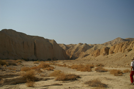  Arava   , 阿拉瓦沙漠死景观 艾菲尔铁塔的背景