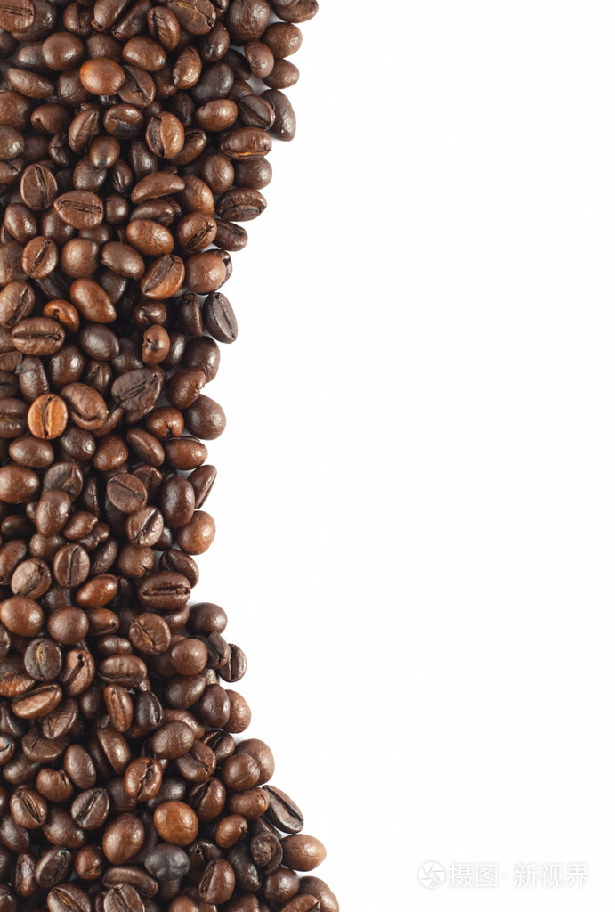 在白色背景上的咖啡豆