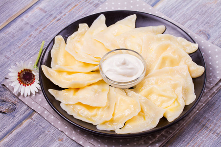意大利饺子配奶酪图片