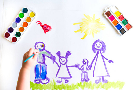 家庭的孩子手漆绘