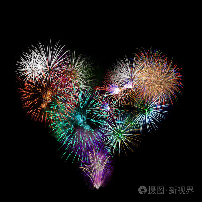 一组爆炸的烟花,形状像一颗心