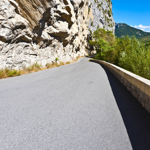 在法国东南部的山路