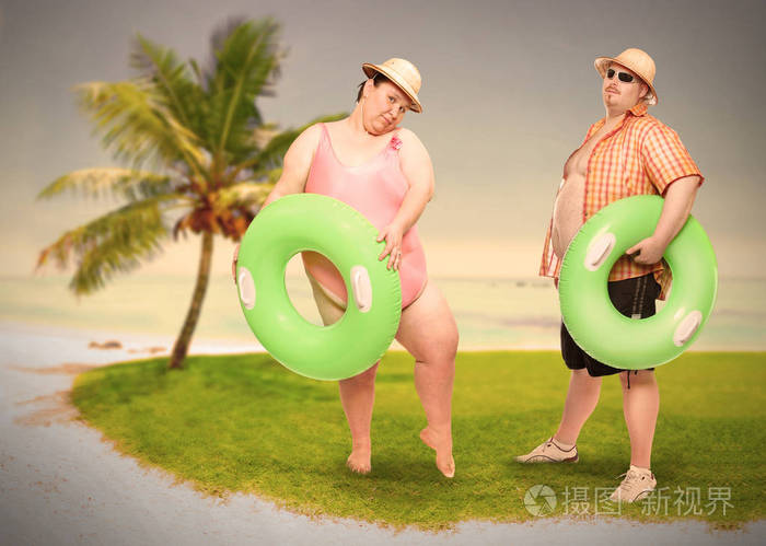 肥胖对夫妇在泳装