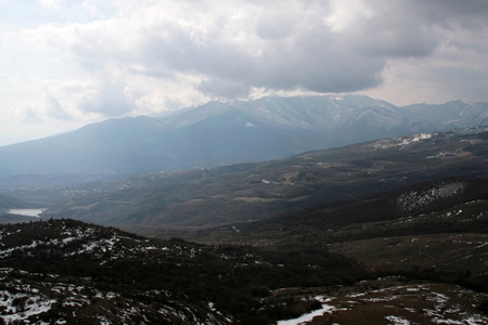 山，山岳 mountain的名词复数  山脉 群山