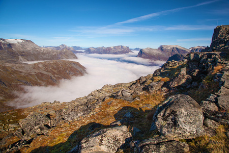 查看从 Dalsnibba 山云美妙挪威
