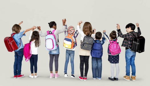 士兵们站成一排图片