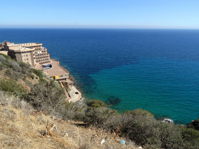 美丽的水晶般清澈海水和海滩在撒丁岛岛