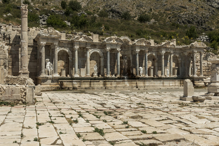 在罗马的建筑安东宁罗马式建筑在土耳其萨迦拉索斯照片