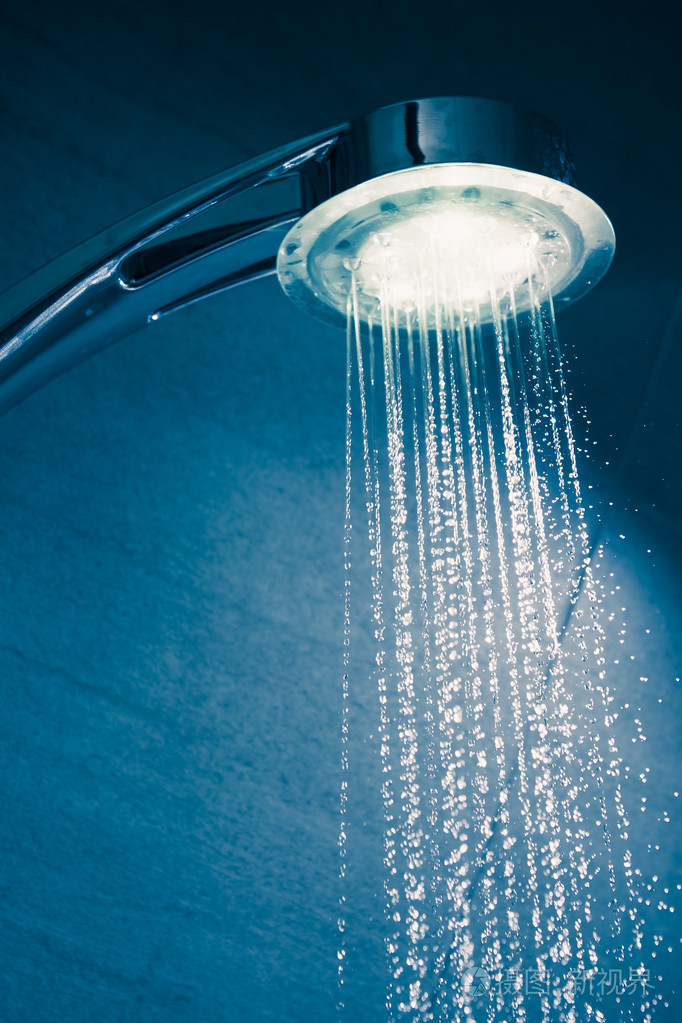 令人耳目一新的淋浴间和水流