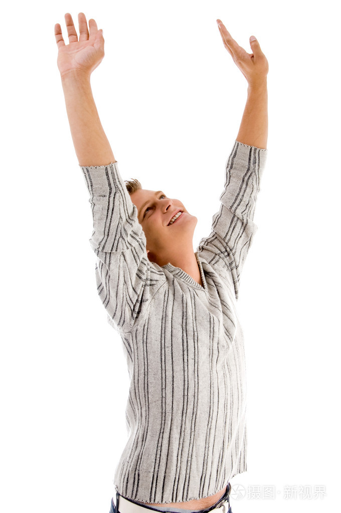 手举起来的男人