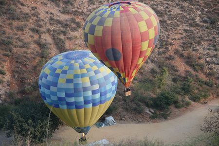 气球 balloon的名词复数  热气球