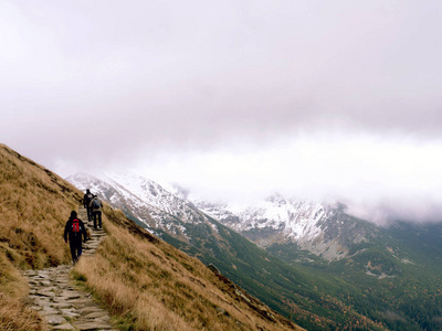 在山，秋天，土块徒步旅行