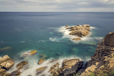 沿海与岩石，来自布拉瓦海岸的长时间曝光图片