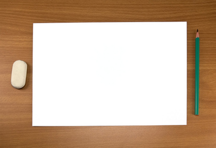 白纸及铅笔照片