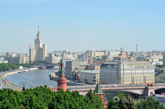 全景图的莫斯科,在 kotelnicheskaya 路堤的莫斯科河上的高层视图