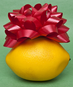 送的礼物是一个柠檬图片