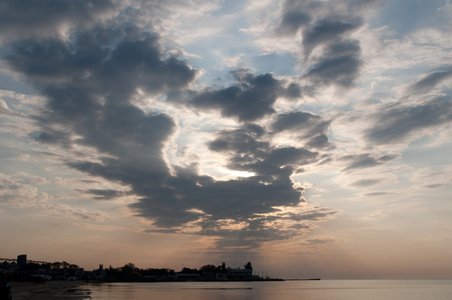 海上日出