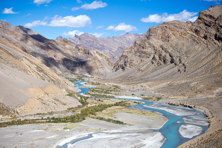 在喜马拉雅山马那里 leh 公路沿线的喜马拉雅景观。印度喜马偕尔邦