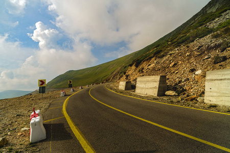 在喀尔巴阡山区山壮观路