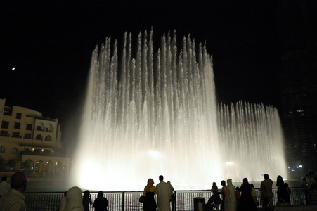 迪拜市中心的舞蹈喷泉图片