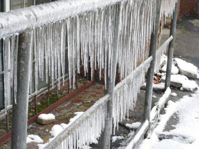 冰柱 icicle的名词复数  树挂 银笋