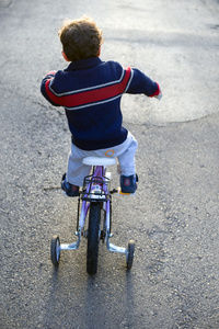 男孩和自行车